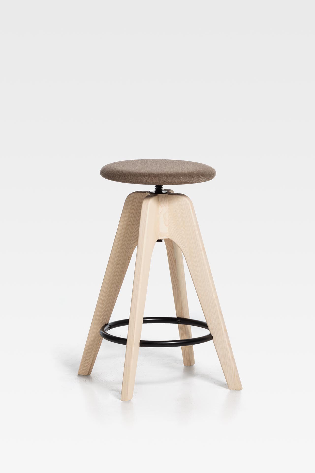 Регулируемая по высоте деревянная табуретка с мягким сиденьем SIPA Tommy ARCH-00150891 - Вид №10