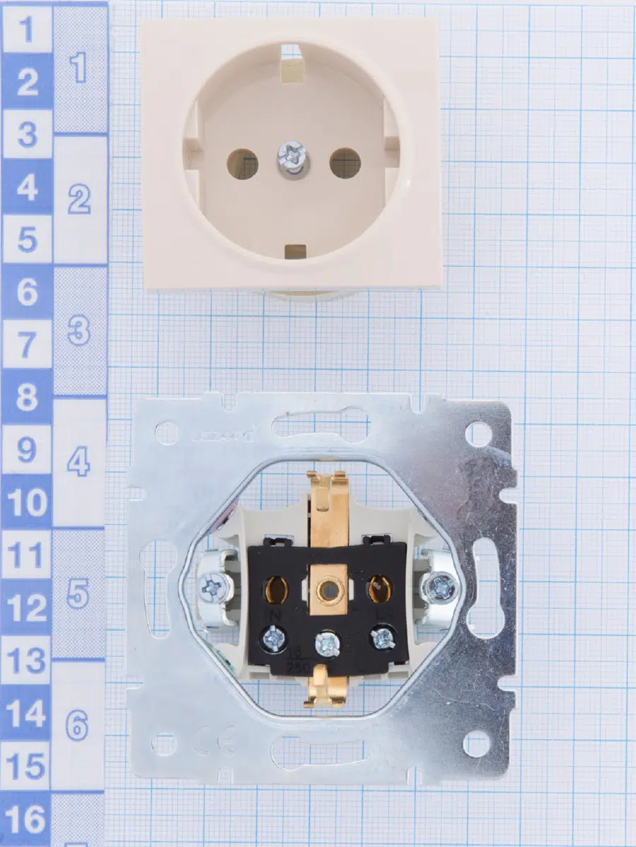 KARINA Розетка сз кремовый LEZARD 707-0388-122В - Вид №1