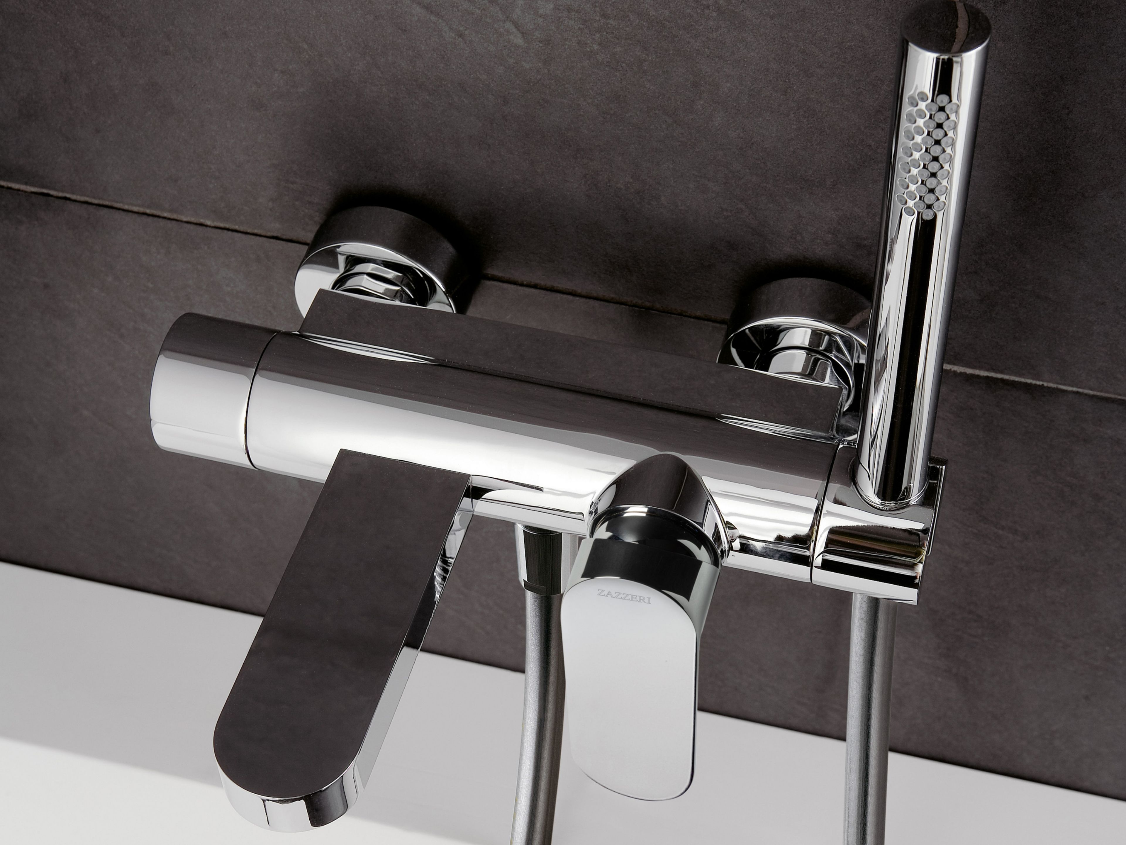 Латунный настенный смеситель для ванны с ручным душем Zazzeri Trend X ARCH-00137999