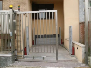 CARMEC Металлические откатные ворота с электроприводом Portoni e cancelli