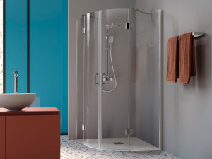 Полукруглая душевая кабина из алюминия и стекла с распашной дверью