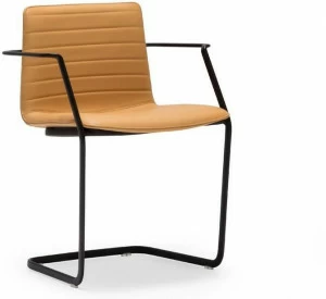 Andreu World Консольное кожаное кресло с подлокотниками Flex chair So1360