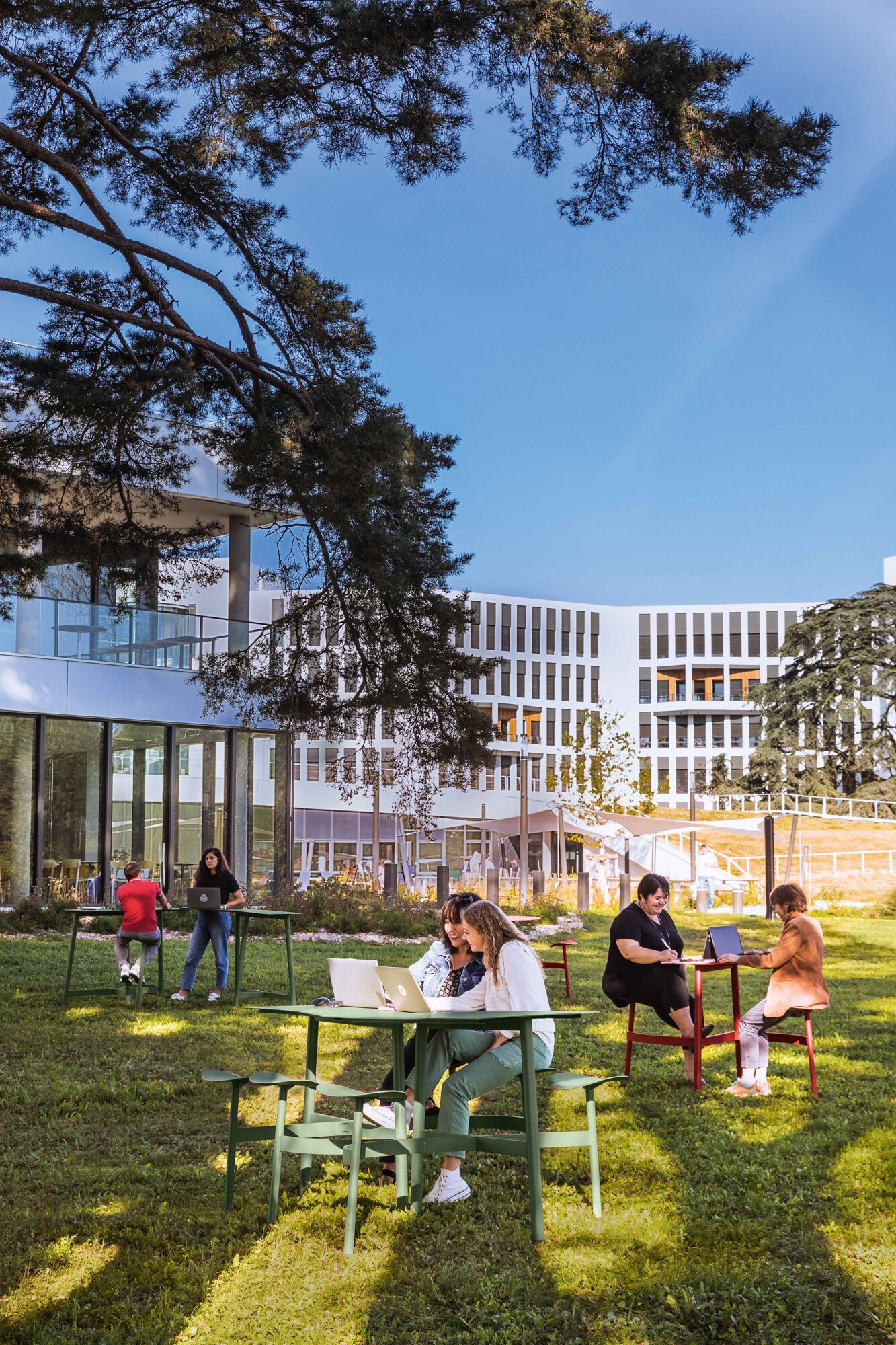 3-местный квадратный модульный стол со встроенными сиденьями Fermob Bolder ARCH-00089159 - Вид №2