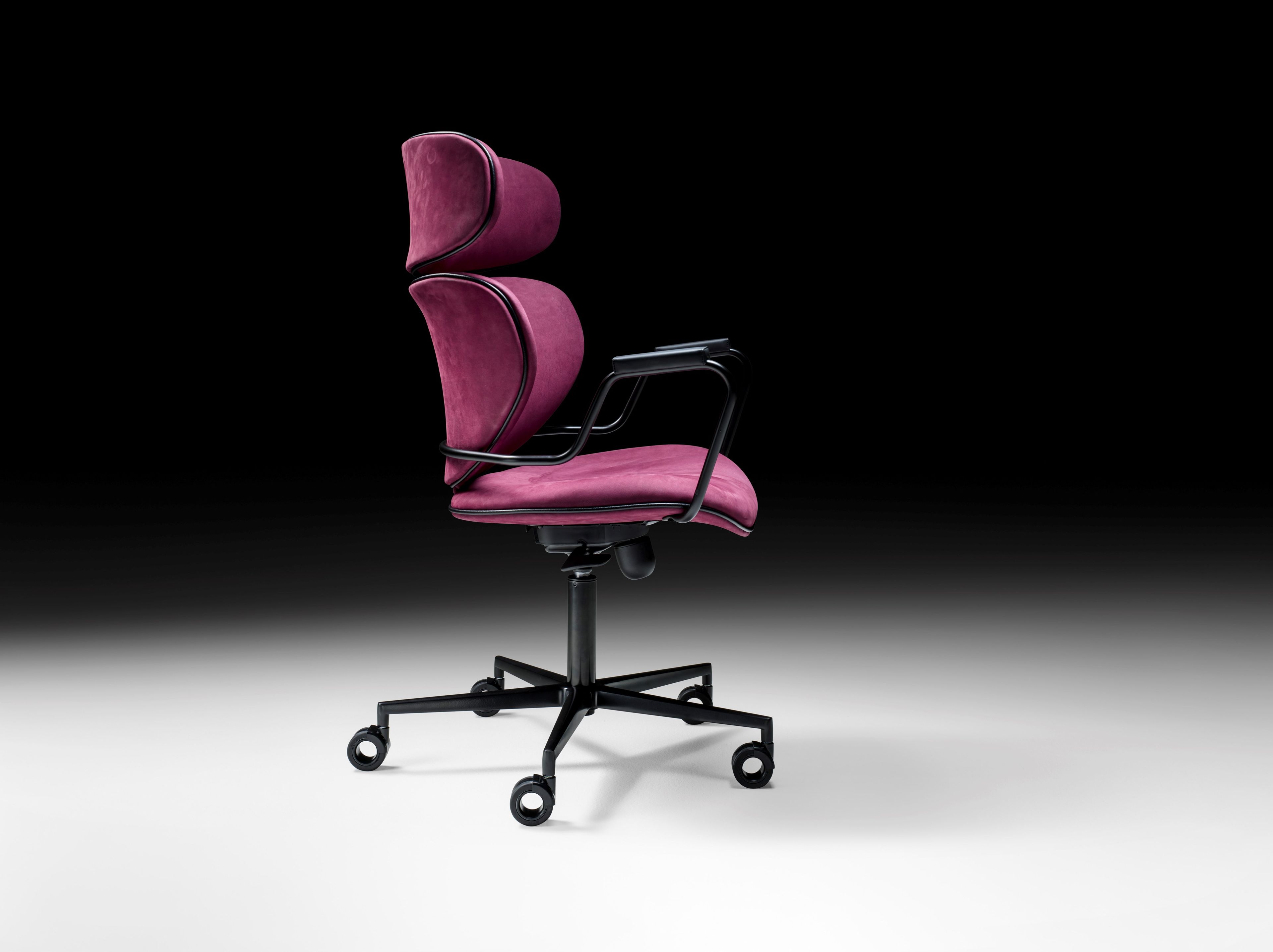 Офисное кресло из нубука с подлокотниками BLACK TIE Азия ARCH-00138471