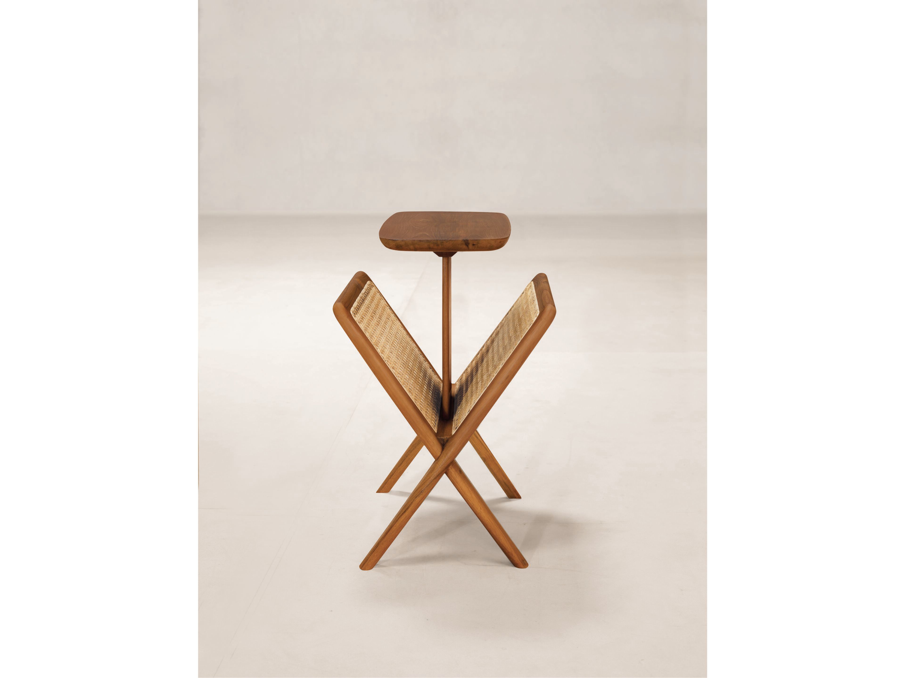 Журнальный столик из тикового дерева с журнальной стойкой Phantom Hands Muṅgāru ARCH-00127283 - Вид №1