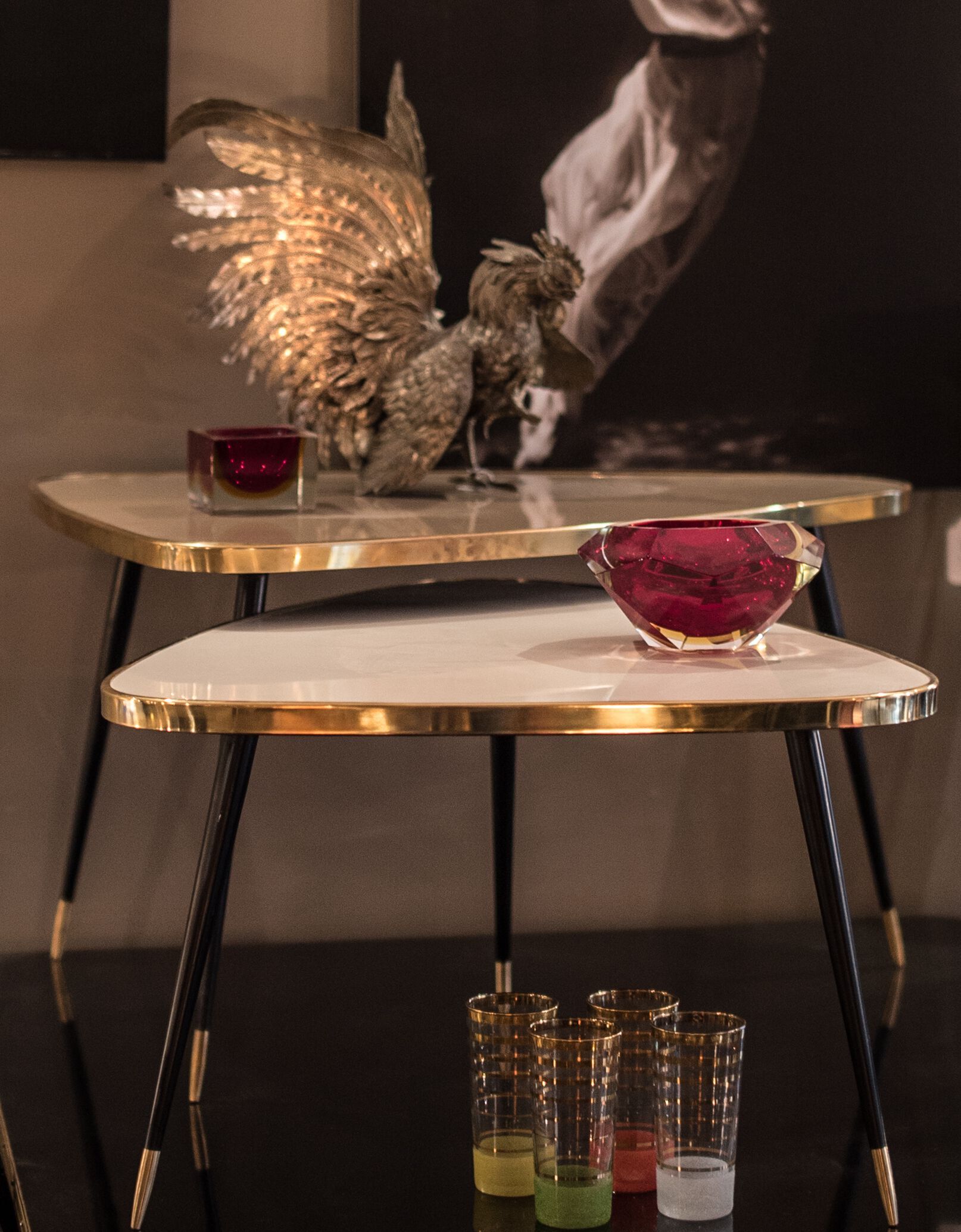 Журнальный столик из ламинированного стекла с полированным латунным профилем Jover+Valls Antique Boutique-Twist ARCH-00039988 - Вид №13