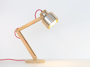Регулируемая настольная лампа