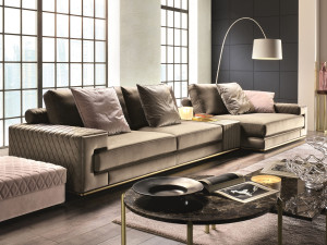 Бархатный диван с полуостровом