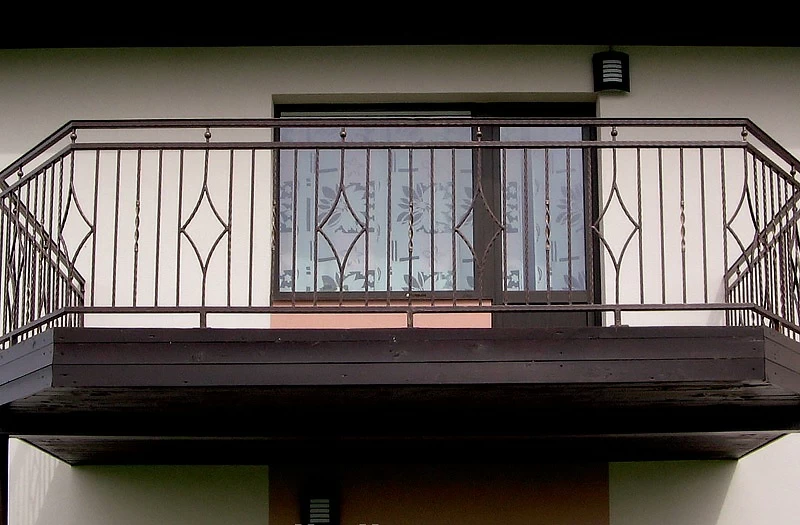 Ограждение балкона: разновидности и рекомендации по выбору