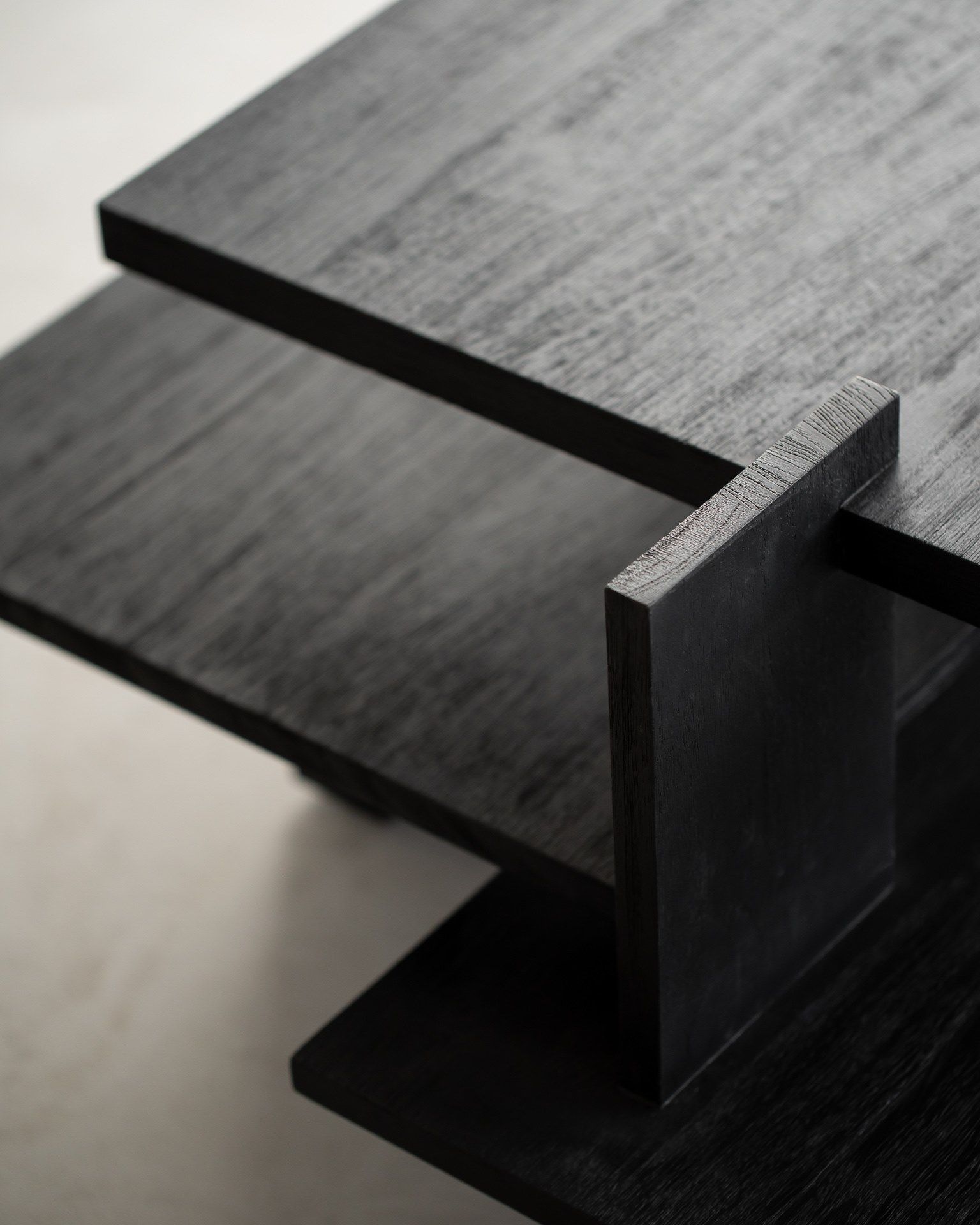 Деревянный низкий прямоугольный журнальный столик с журнальной стойкой Ethnicraft Аннотация ARCH-00084472 - Вид №2