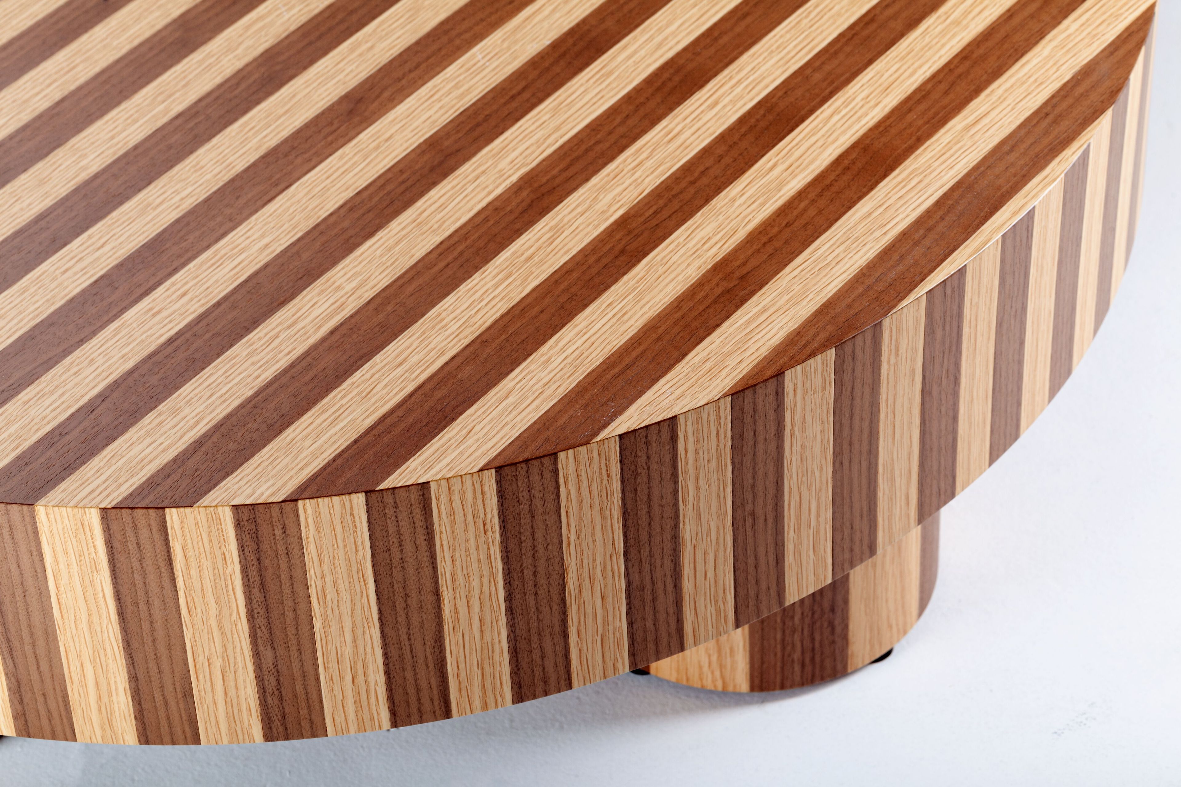 Низкий круглый журнальный столик из дуба и грецкого ореха DOOQ Nusa ARCH-00113669 - Вид №3