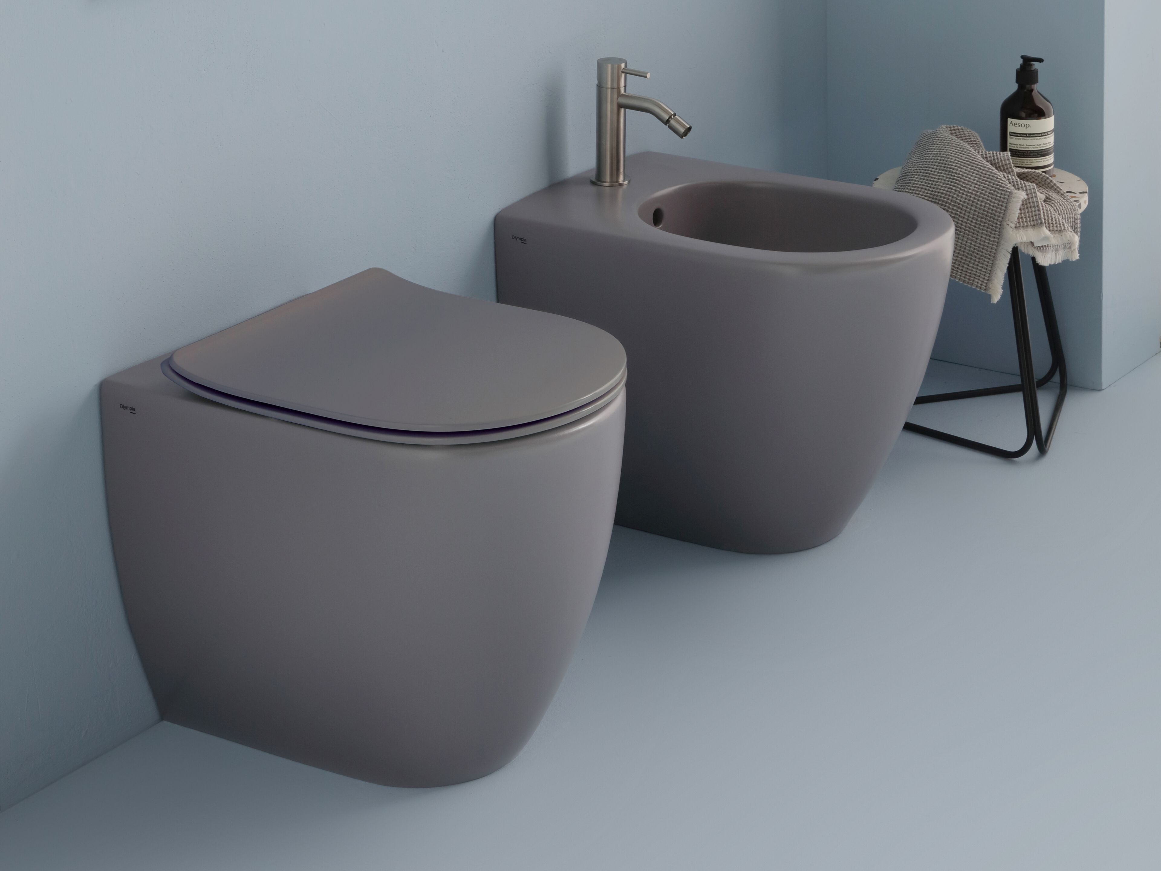 Туалет в оконном шкафу без бриды на полу Olympia Ceramica Vittoria ARCH-00054331 - Вид №1