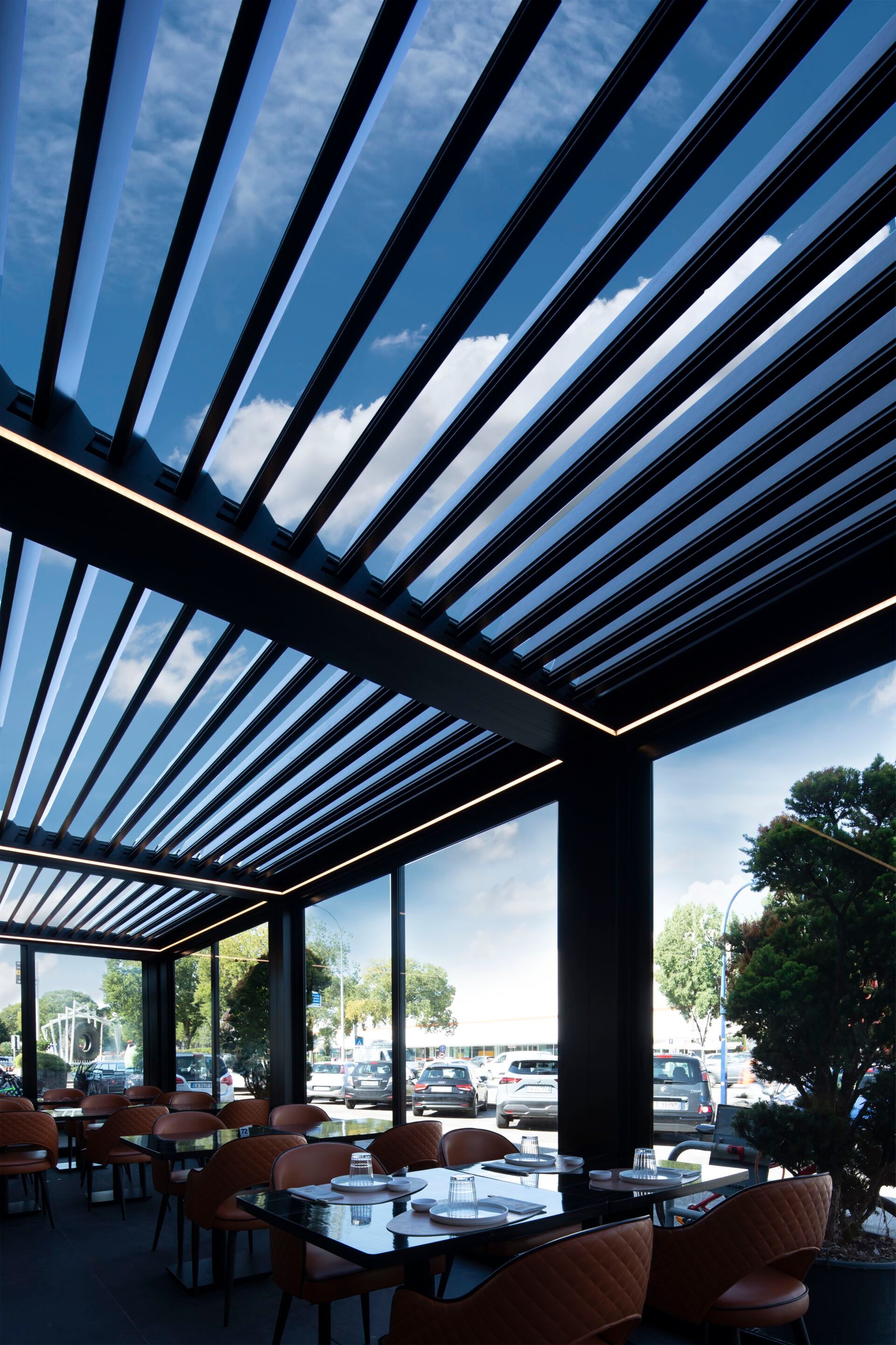 Биоклиматическая беседка из алюминия с поворотными планками YCO WATERPROOF ARCH-00055069 - Вид №1