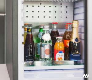 Встроенный мини-холодильник