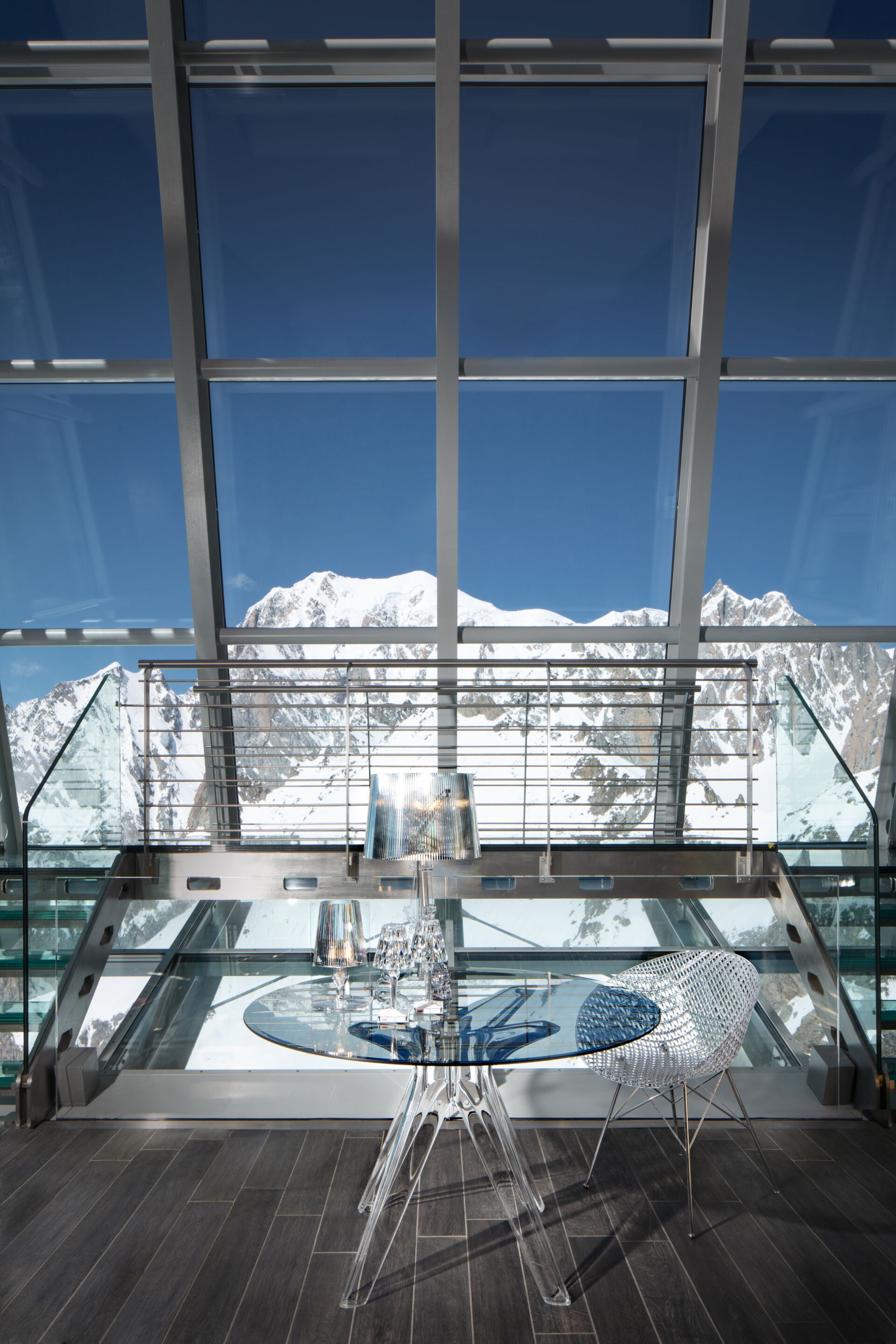 Круглый стол из хрусталя и инженерного пластика Kartell SIR GIO ARCH-00106990 - Вид №4