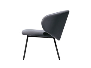 Тканевое кресло с металлическими ножками