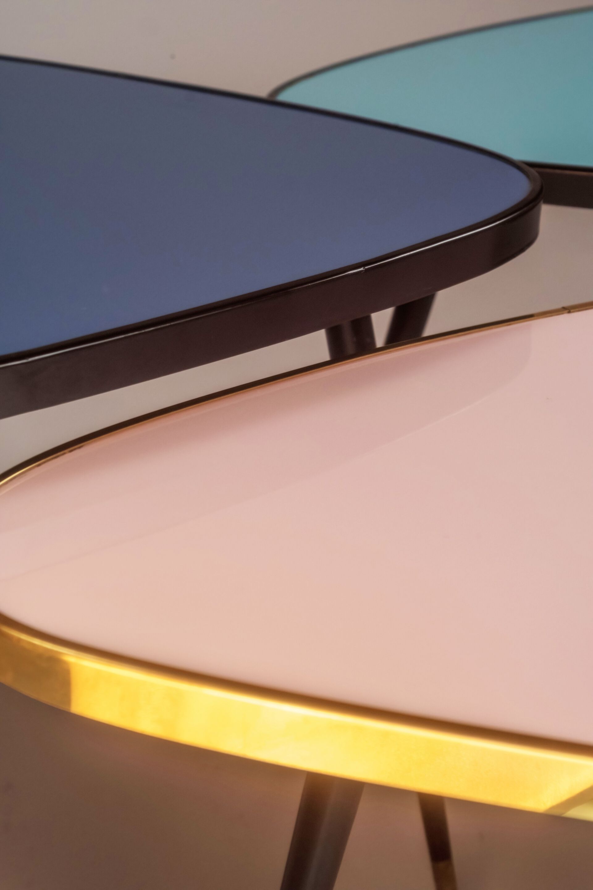 Журнальный столик из ламинированного стекла с полированным латунным профилем Jover+Valls Antique Boutique-Twist ARCH-00039988 - Вид №19