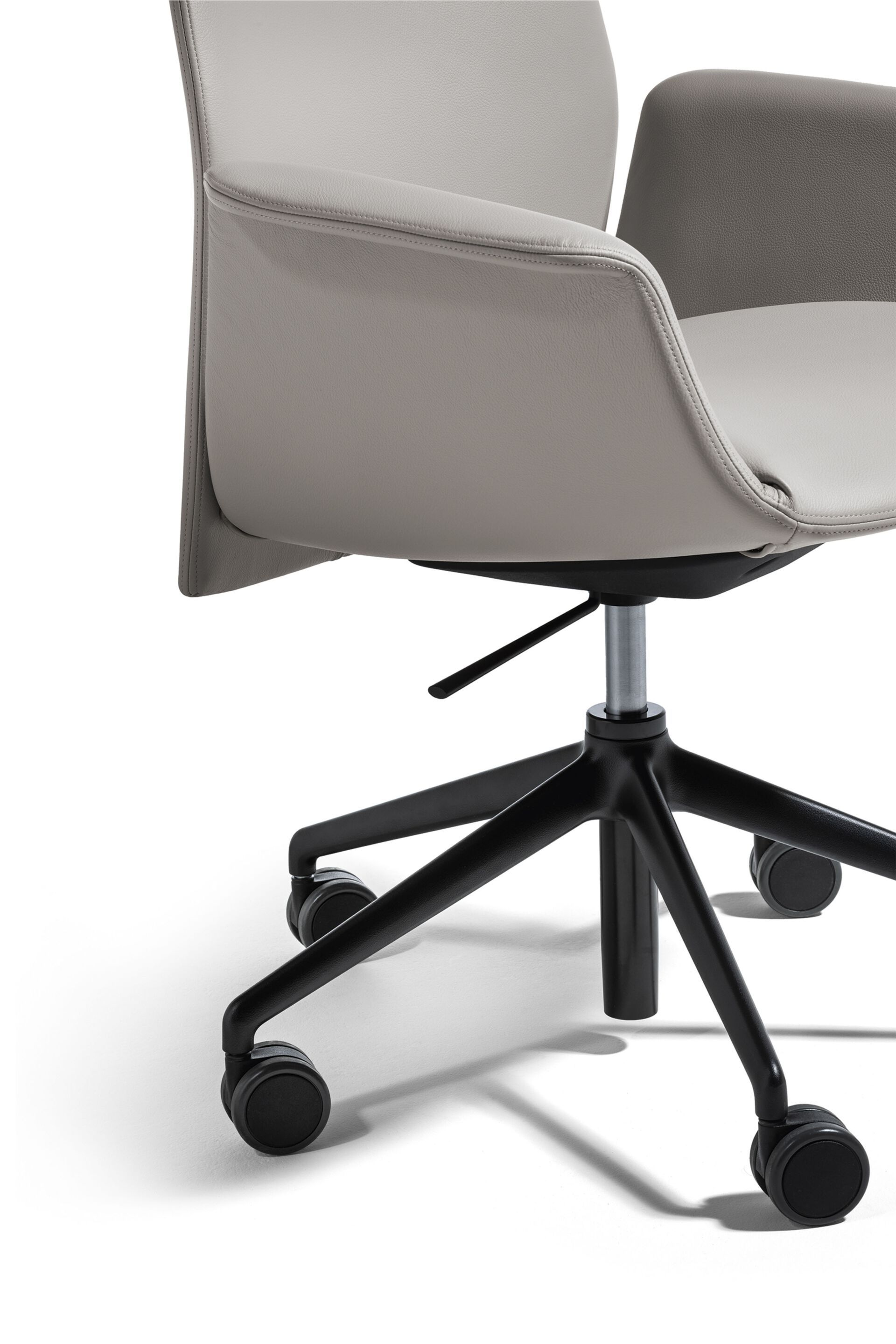 5-спицевое кожаное вращающееся офисное кресло с подлокотниками Poltrona Frau офис-конференц-кресла ARCH-00040922