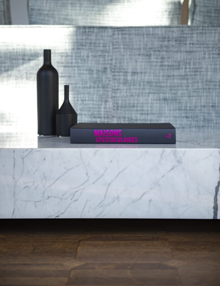 Скульптурный мраморный диван и ткань с журнальной стойкой FranchiUmbertoMarmi полет ARCH-00060312 - Вид №4