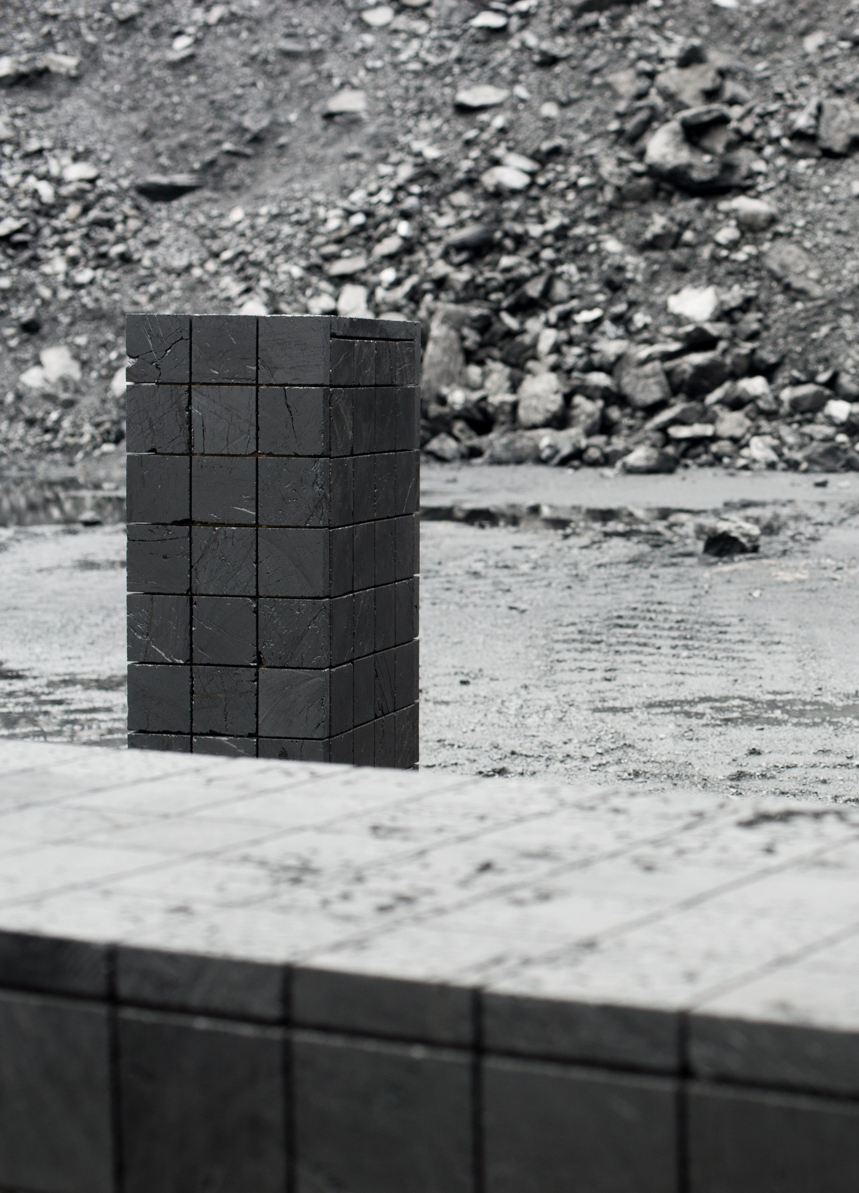 Пьедестал из антрацитового угля Movimento Gallery Jesper Eriksson ARCH-00115528 - Вид №3