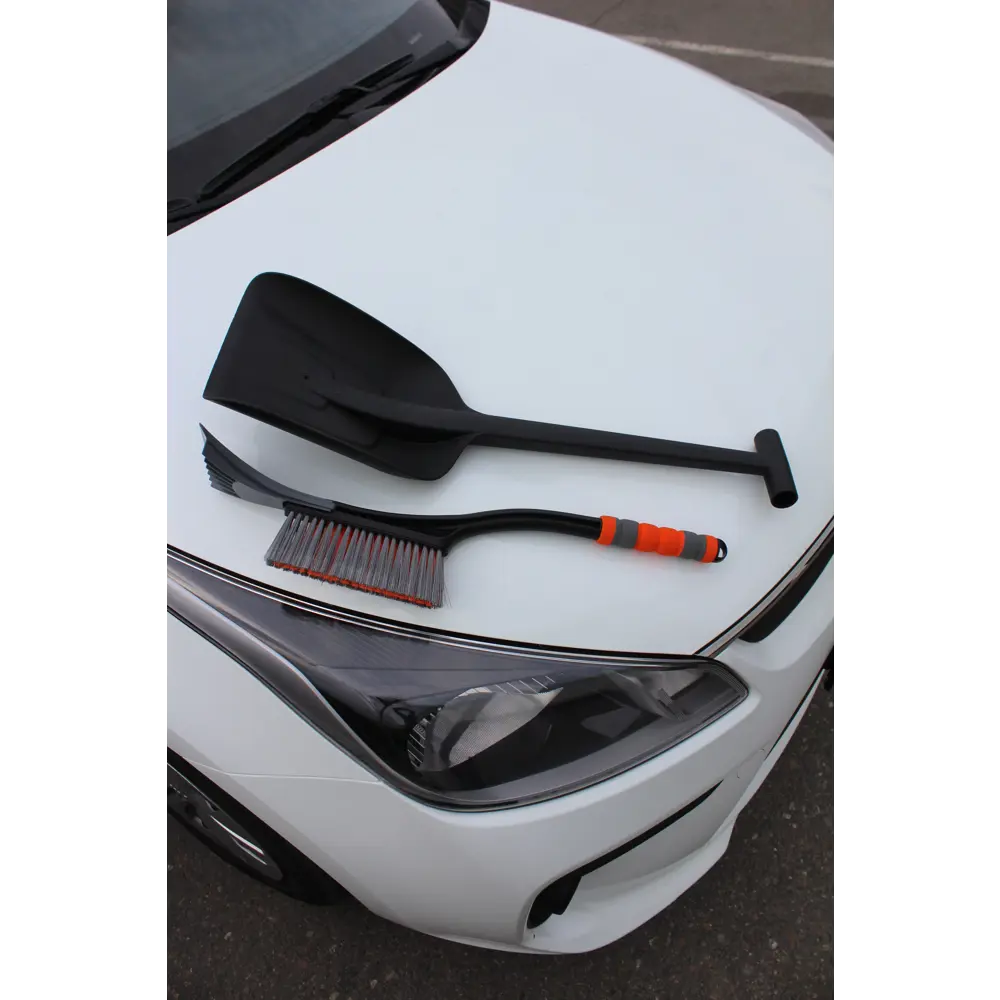 Лопата для уборки снега Fiskars Solid укороченная 22x63 см пластик c черенком STLM-2033614 - Вид №5