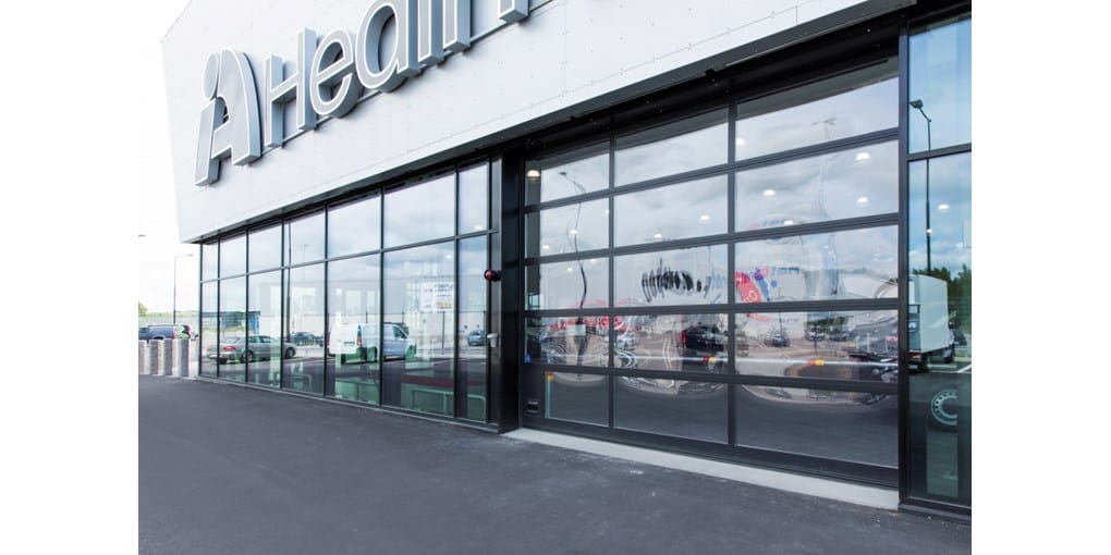 Застекленные промышленные секционные ворота ASSA ABLOY Entrance Systems ARCH-00064309 - Вид №4