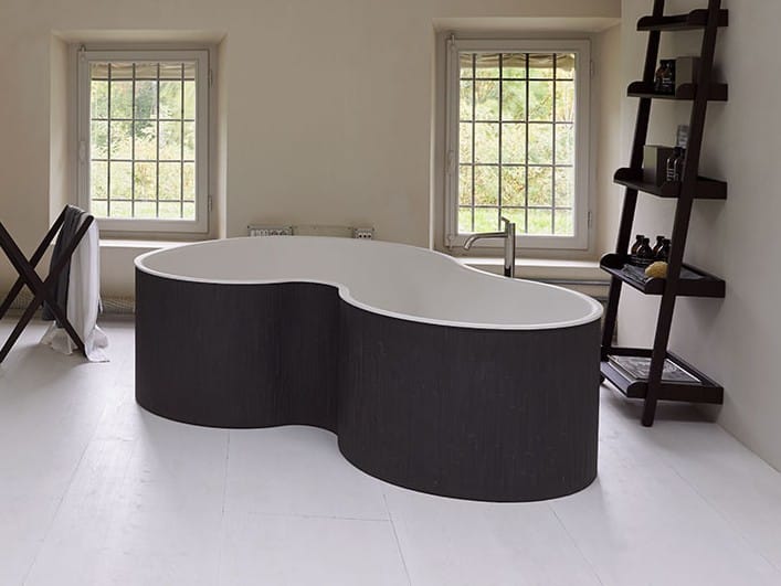 2-местная ванна с твердой поверхностью в центре комнаты Agape DR ARCH-00069648