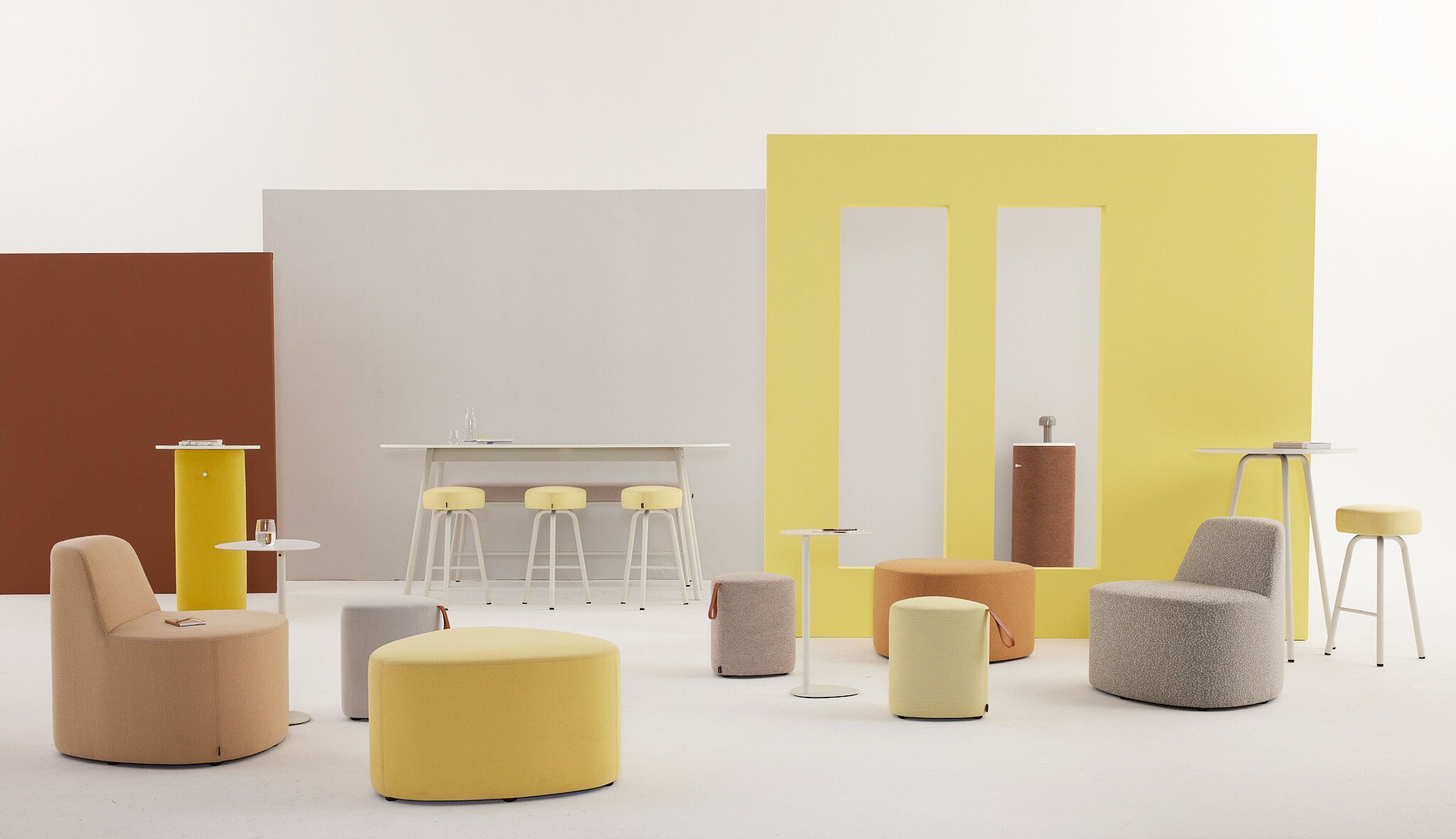 Высокий тканевый стул с подставкой для ног Cascando Pully ARCH-00084132