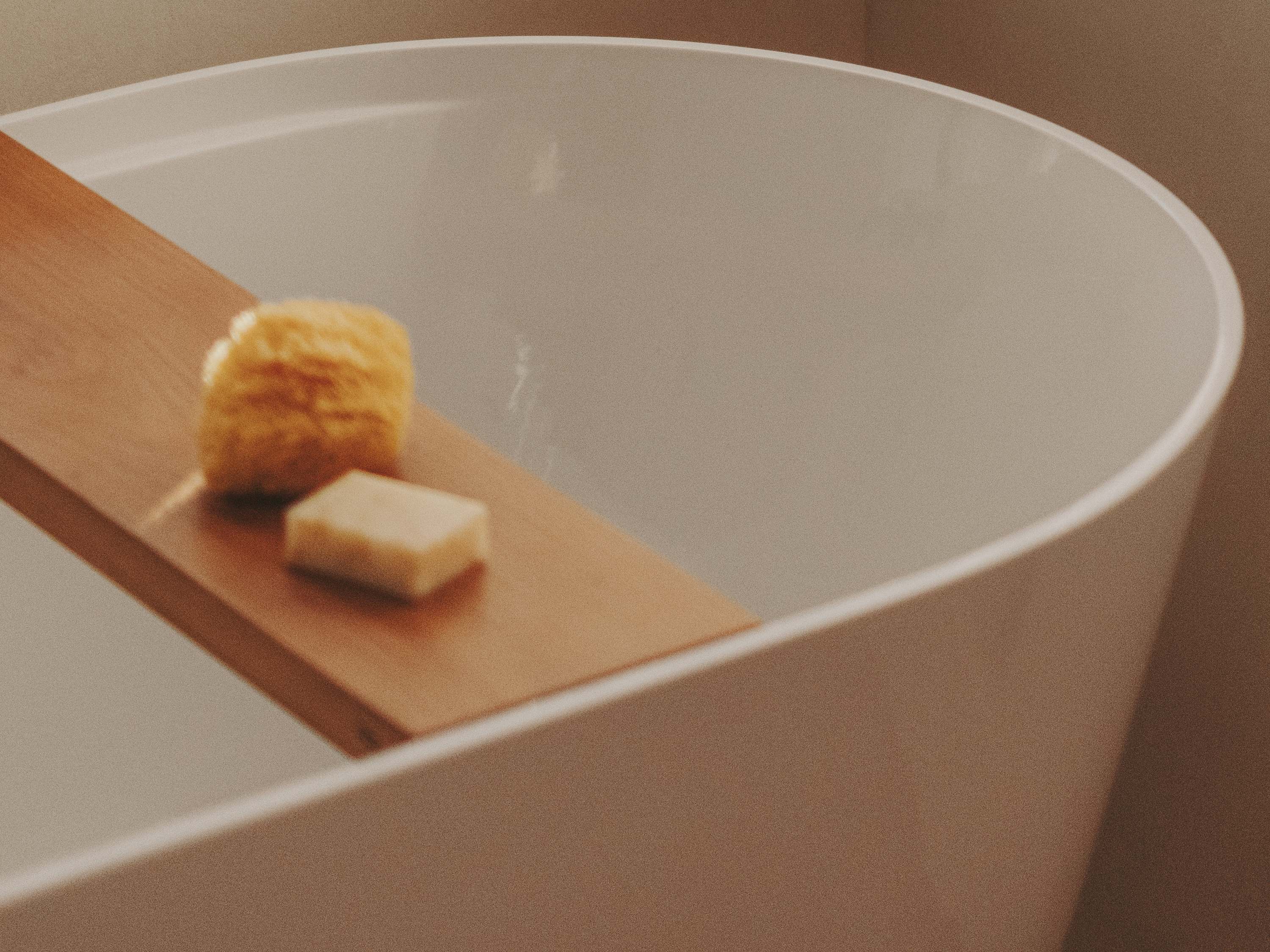 Овальная ванна в центре комнаты в Stonex® Roca Tura ARCH-00058759 - Вид №4