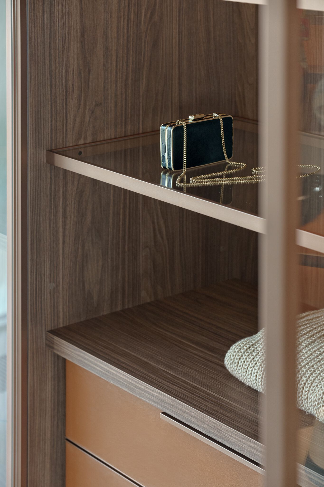 Индивидуальный деревянный шкаф со встроенным освещением Zajc W ARCH-00098040 - Вид №15