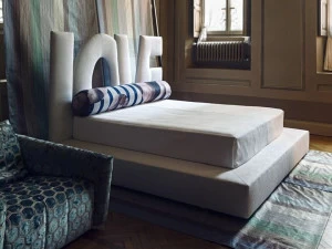 ERBA ITALIA Двуспальная кровать из ткани с мягким изголовьем Love