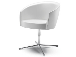 Спицевое вращающееся кресло с подлокотниками