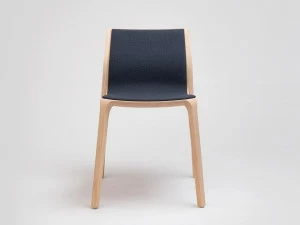 ONDARRETA Штабелируемый деревянный стул со встроенной подушкой Silu