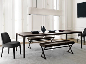 Деревянный прямоугольный стол