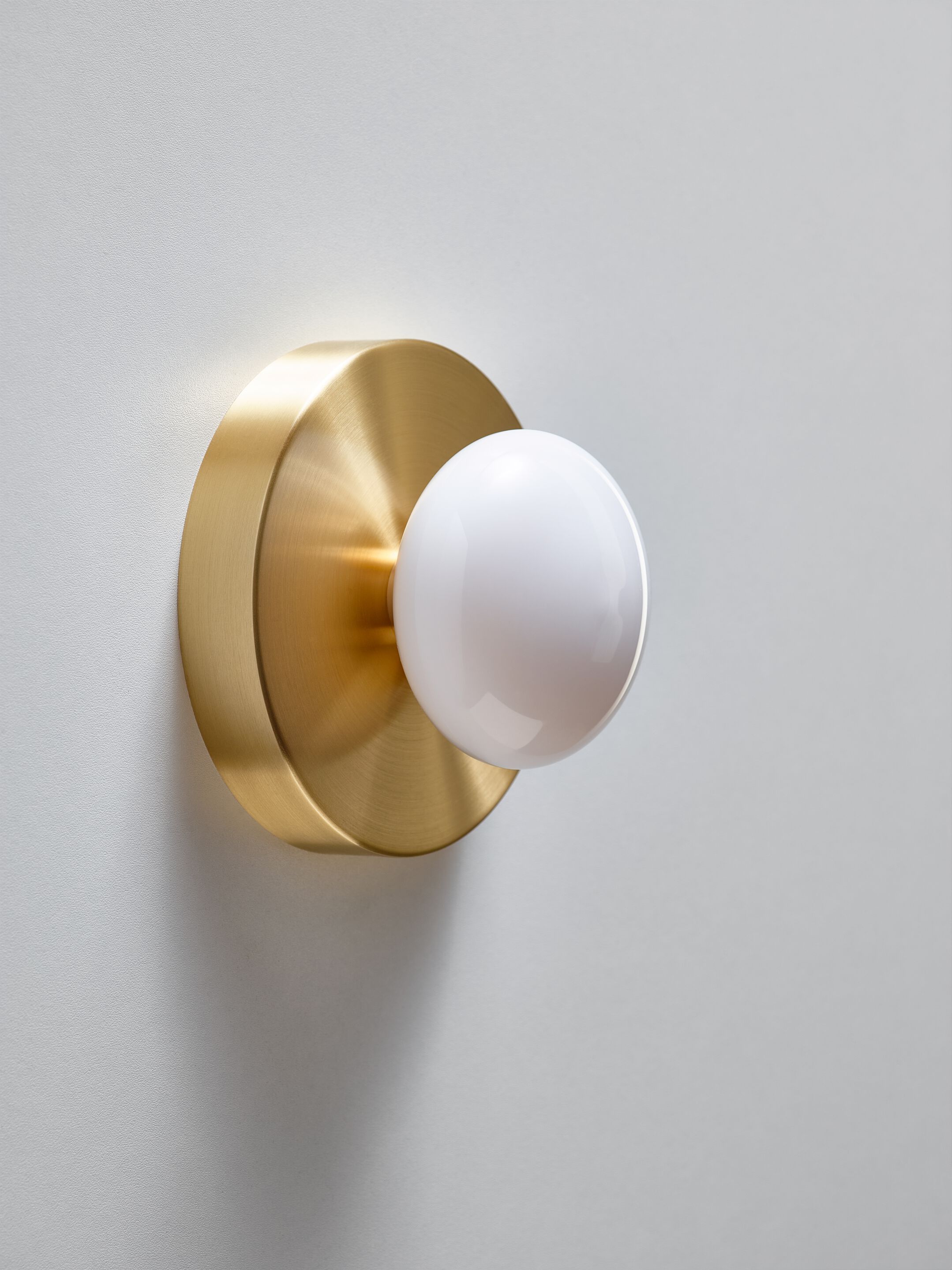 Светодиодный настенный светильник из дутого стекла и латуни SkLO DOT 1X ARCH-00141570 - Вид №5