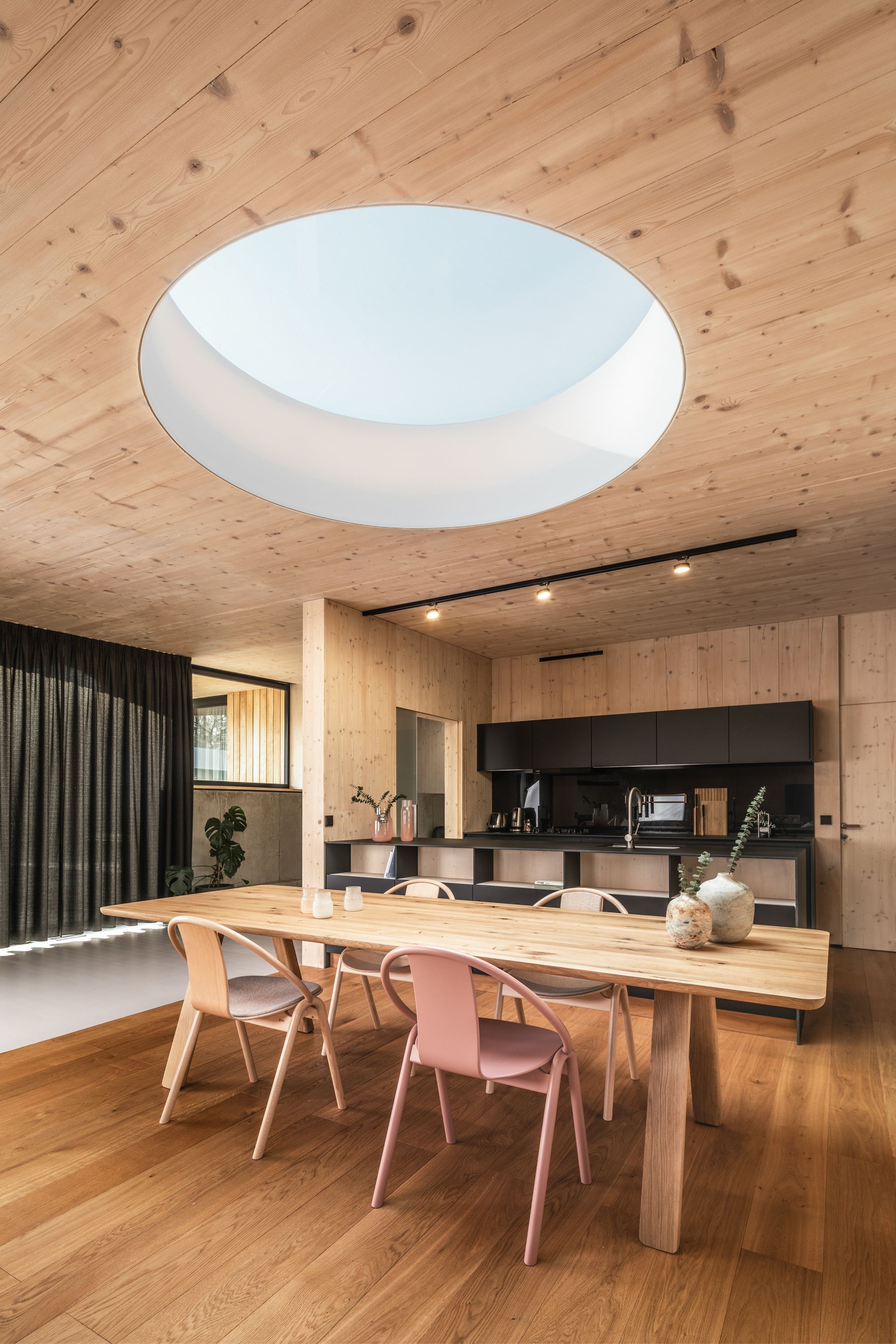 Штабелируемый стул с подлокотниками со встроенной подушкой TON AGAIN ARCH-00134912 - Вид №13