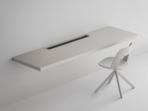 Настенный письменный стол со встроенными держателями для ручек и прокладками