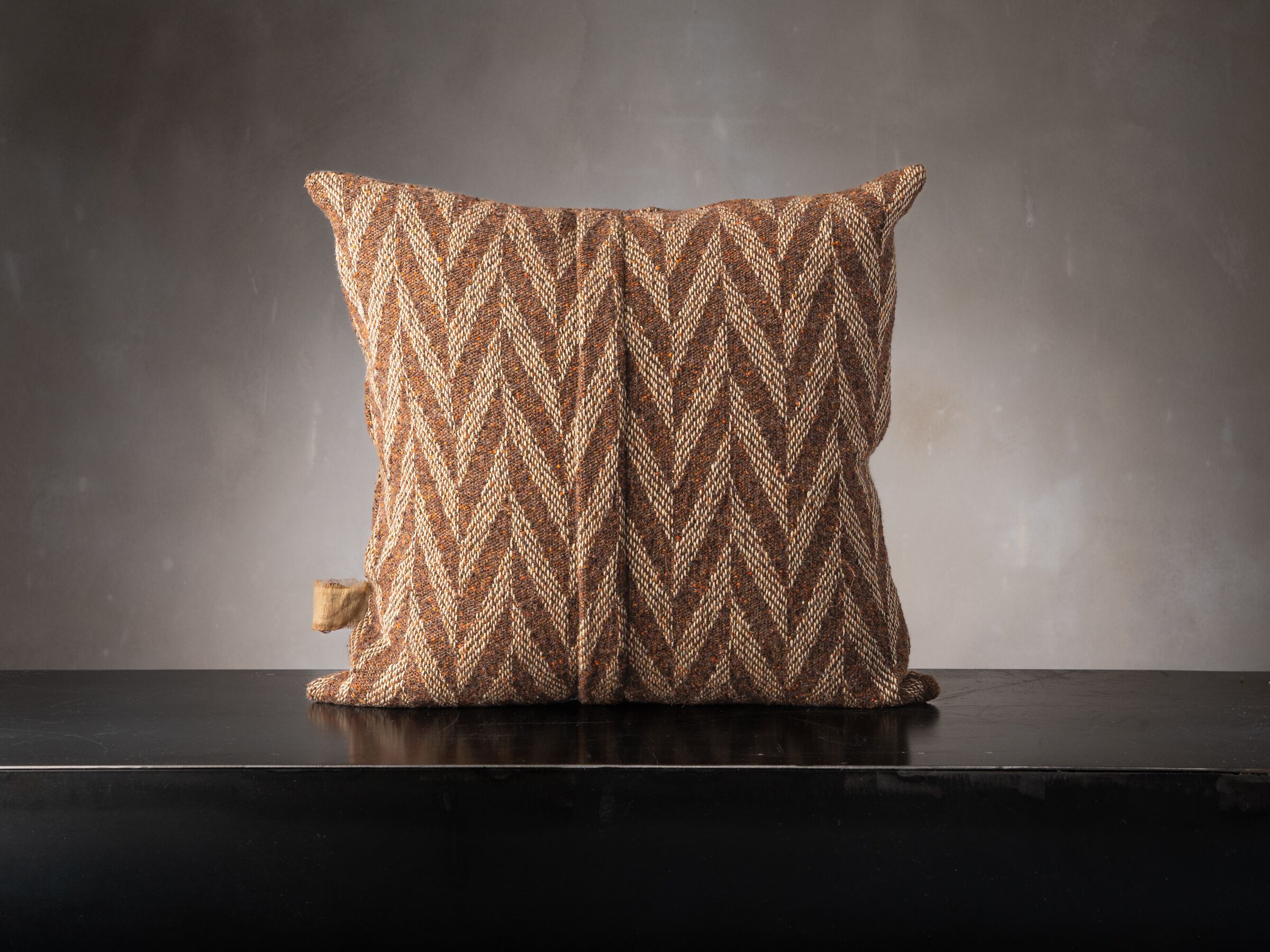 Квадратная подушка из шерсти и льна The House of Lyria ARUSHA ARCH-00144371