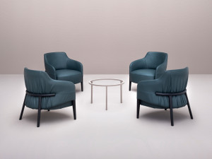 Кресло с подлокотниками