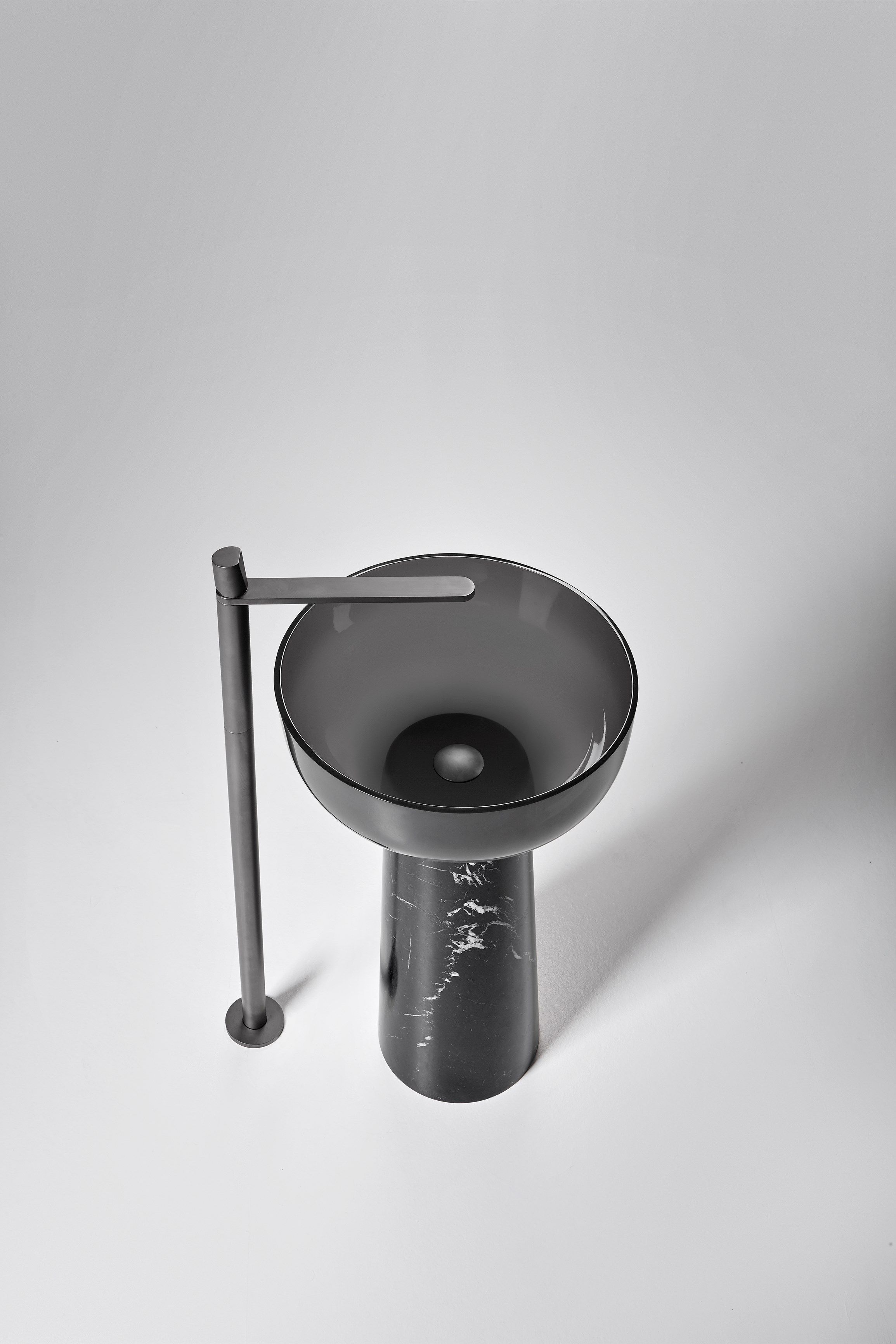 Круглый отдельно стоящий умывальник из черного мрамора Marquina Antoniolupi ALBUME10 + ALBUME21 ARCH-00047857 - Вид №4