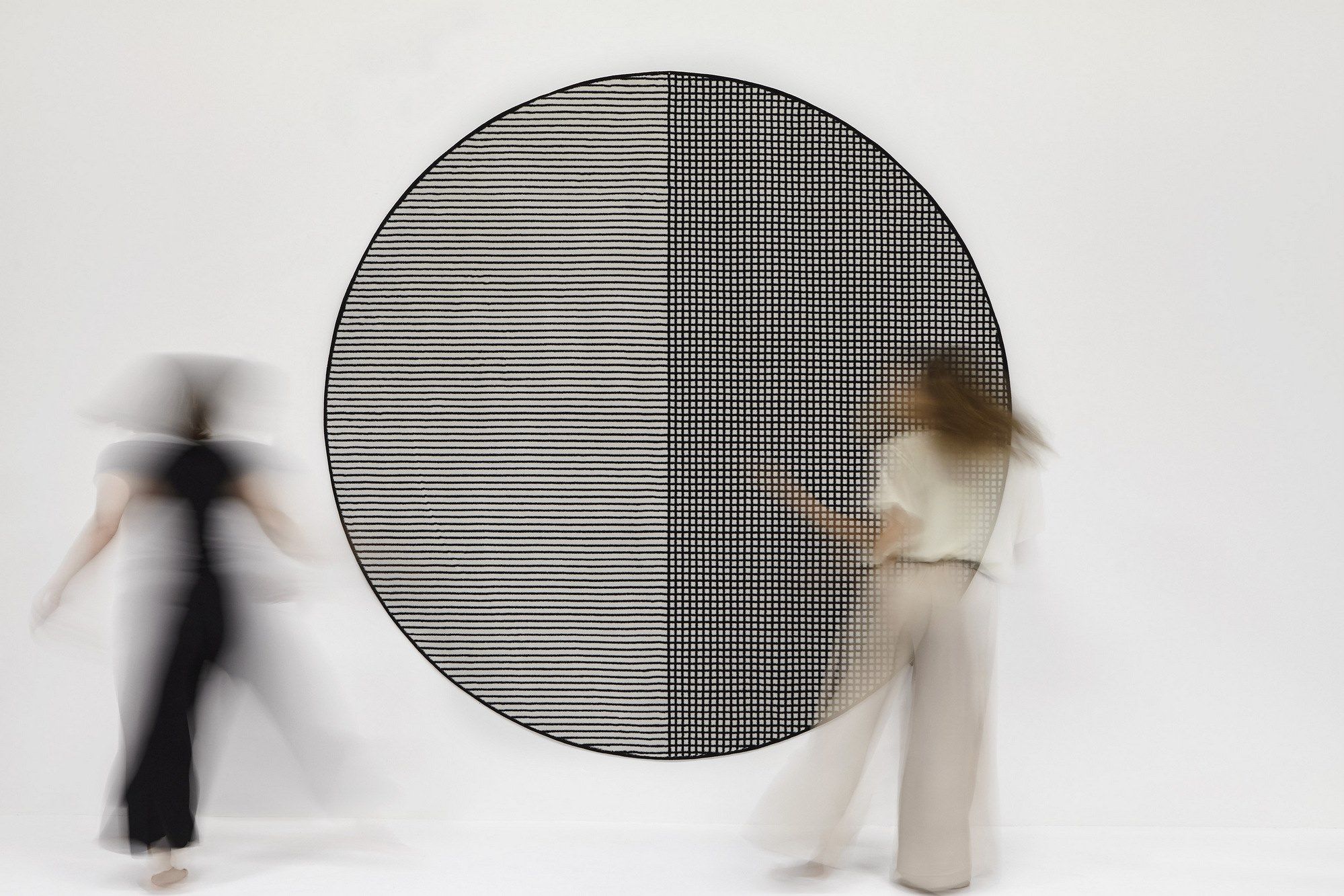 Полосатый бархатный круглый ковер Antoniolupi Tramato ARCH-00057474 - Вид №1