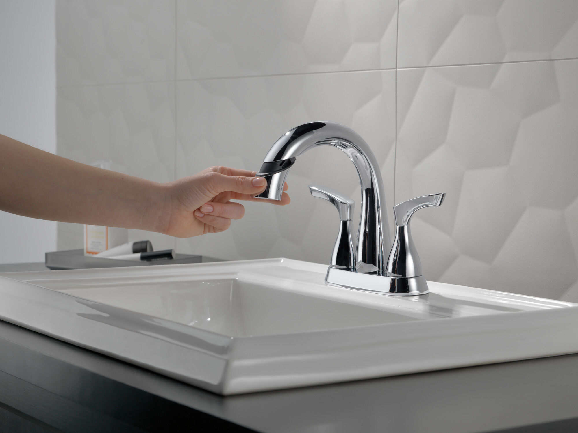 25765LF-PD Смеситель для ванной комнаты с двумя ручками Delta Faucet Broadmoor Хром  - Вид №4
