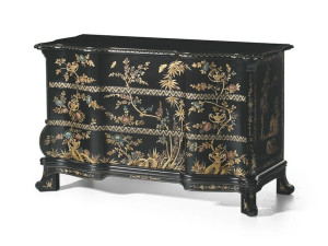 Деревянный комод