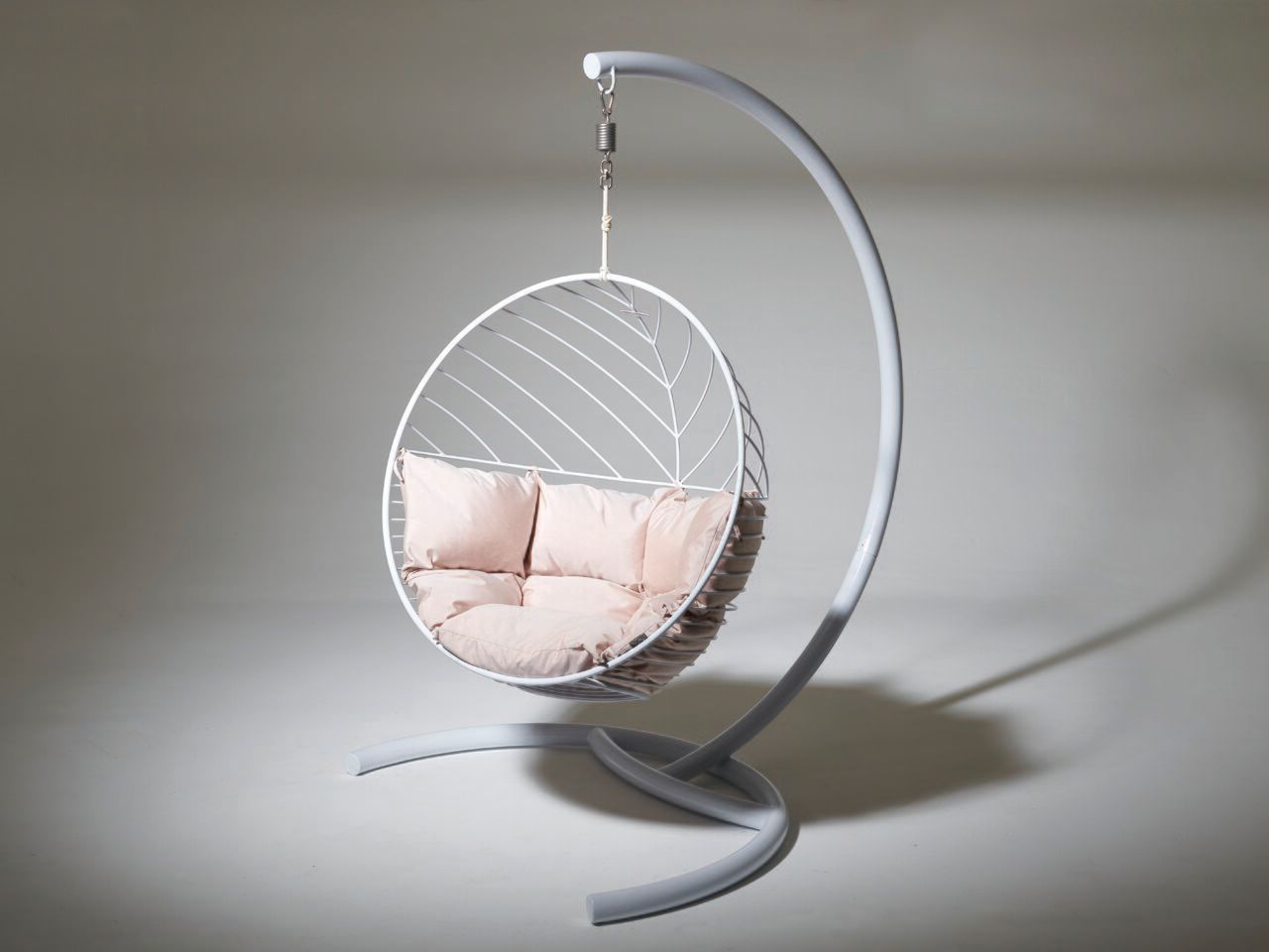 Подставка для подвесных сидений из стали с порошковым покрытием Studio Stirling HALF CIRCLE ON GOOSENECK BASE ARCH-00054871 - Вид №1