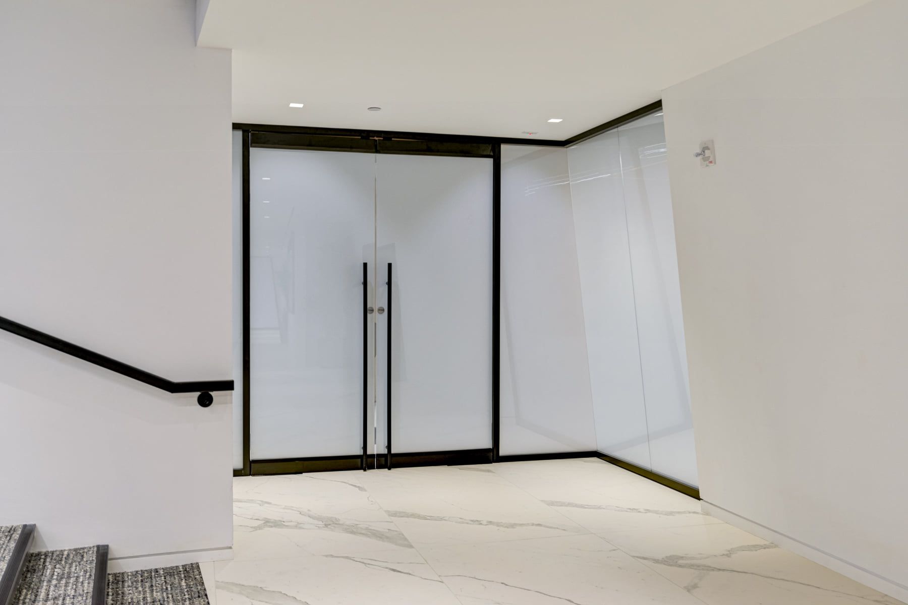 Стеклянная перегородка с контролем конфиденциальности VITRIK Vitrik ® Privacy ARCH-00036078 - Вид №14