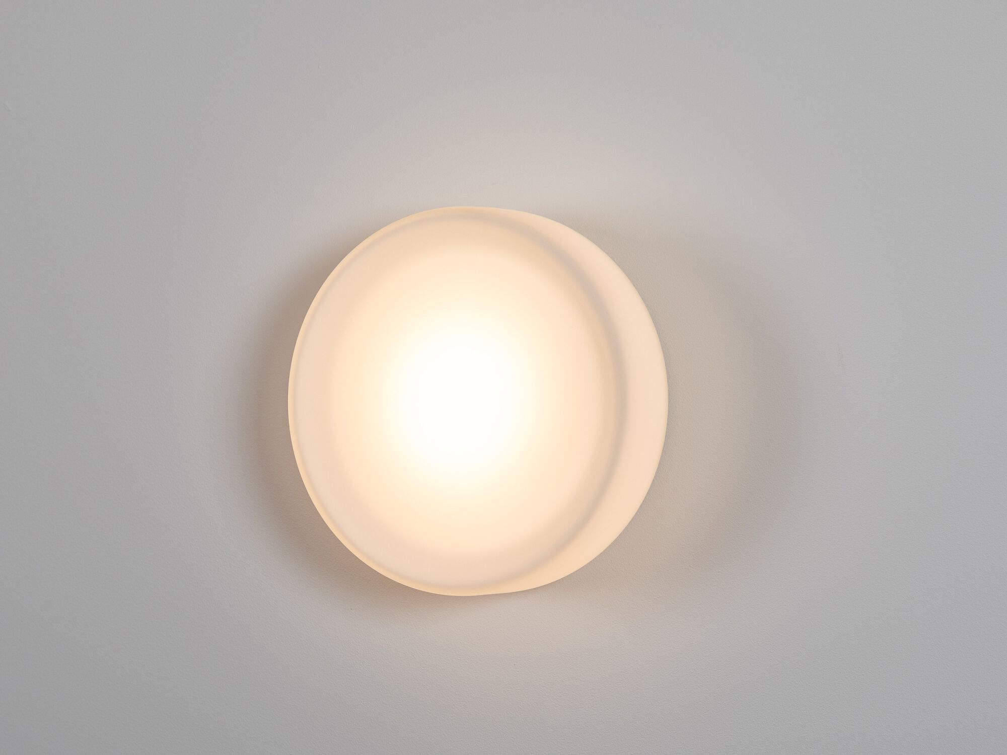 Светодиодный настенный светильник из опалового стекла ADesignStudio FlatWhite ARCH-00116554