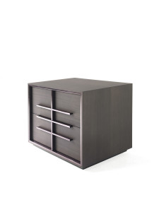 Деревянная тумбочка с ящиками