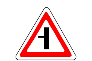 17440032 Дорожный знак Примыкание второстепенной дороги 2-го типоразмера, пленка тип Б 2.3.3 ПРОТЭКТ