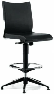 TALIN Офисное кресло в коже с 5 спицами и колесами для дизайнера Avia