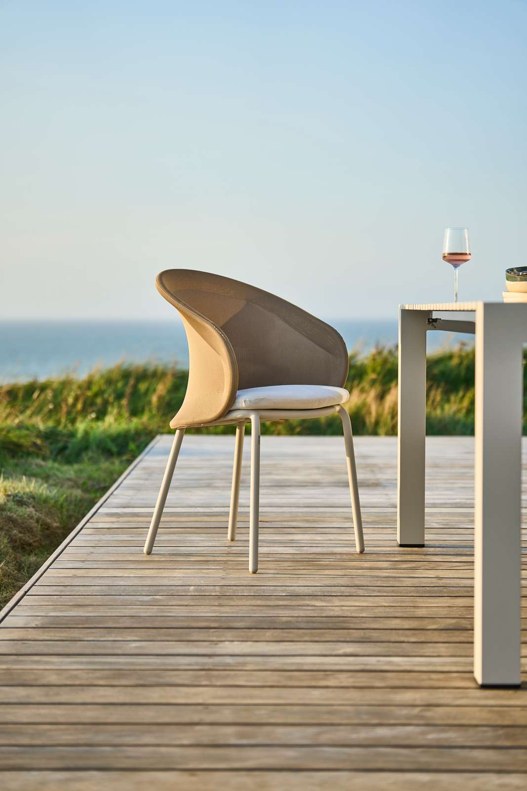 Переработанный пластиковый садовый стул со встроенной подушкой Mindo Mindo 114 ARCH-00139841 - Вид №2